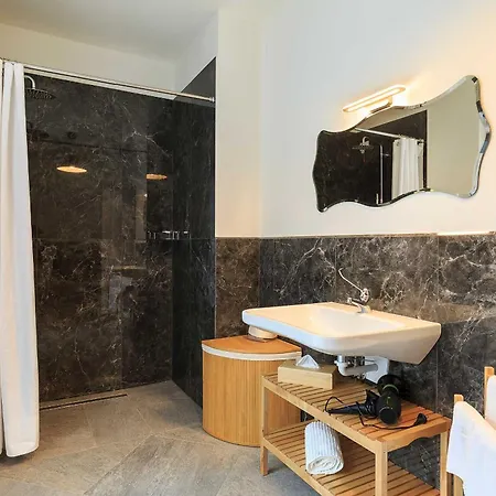 New Stunning With Pool And Beach Access Carlazzo
